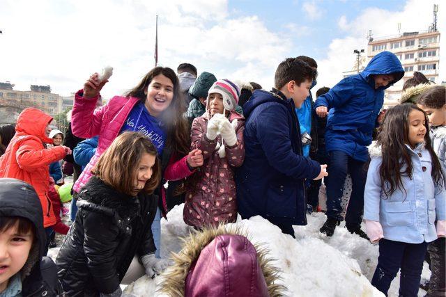 Çocuklara karne hediyesi Spil Dağı'ndan kar