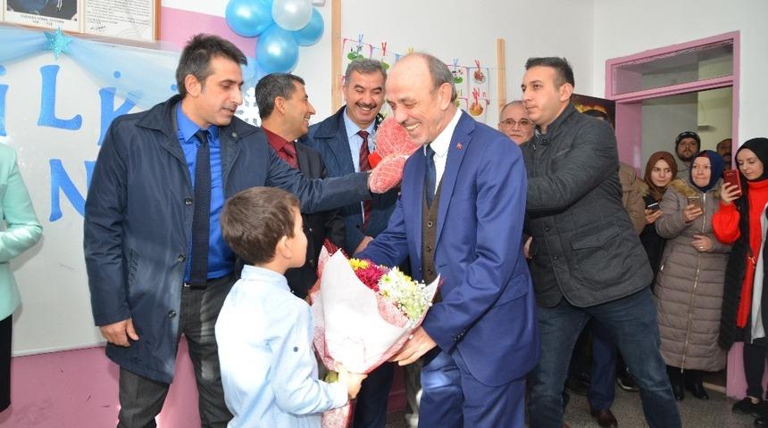 Başkan &Ouml;zt&uuml;rk &ouml;ğrencilerin karne sevincini paylaştı