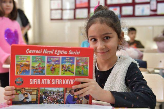 Tunceli’de karne alan öğrencilere “Sıfır Atık, Sıfır Kayıp” Kitapçığı