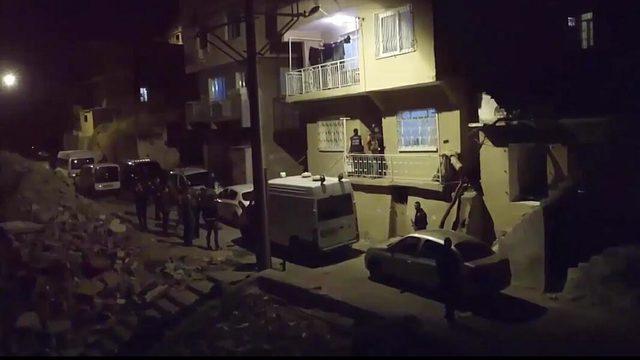 İzmir'deki uyuşturucu operasyonunda 41 kişi gözaltına alındı (2)