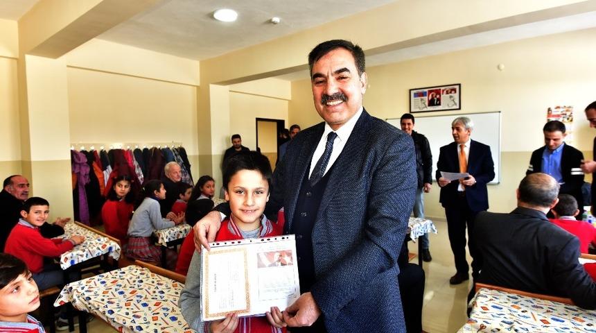 Ahlat&rsquo;ta 10 bin 340 &ouml;ğrenci karne aldı