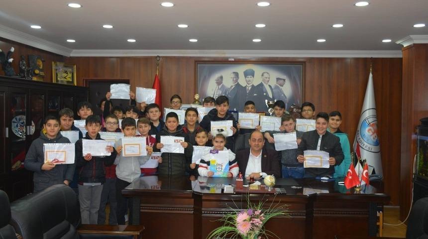 Karnesini alan Başkan Demirtaş&rsquo;a koştu