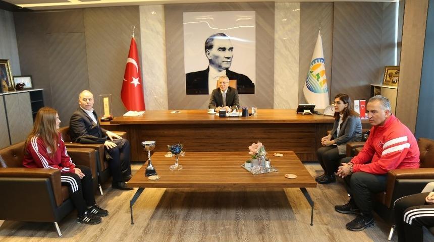 Şampiyon takımdan Başkan Tarhan&rsquo;a ziyaret