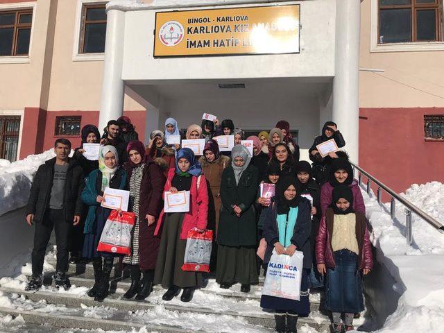 Karlıova'da 44 köy okulunda kar nedeniyle karne dağıtılamadı