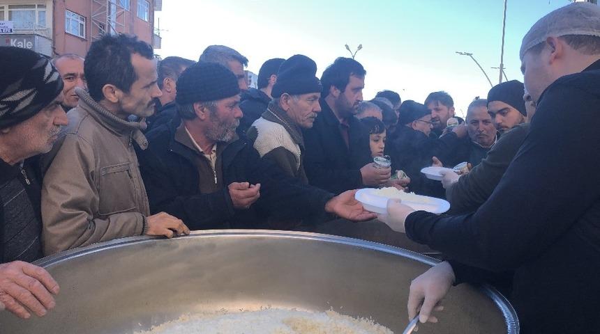 Belediye başkan adayından vatandaşlara 2 bin kişilik pilav ikramı