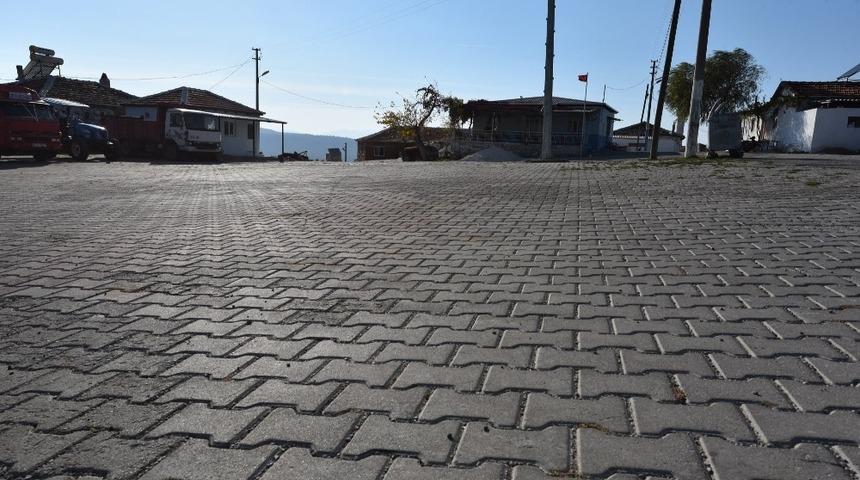 Yunusemre Belediyesinden Karaveliler&rsquo;e &ouml;nemli hizmet