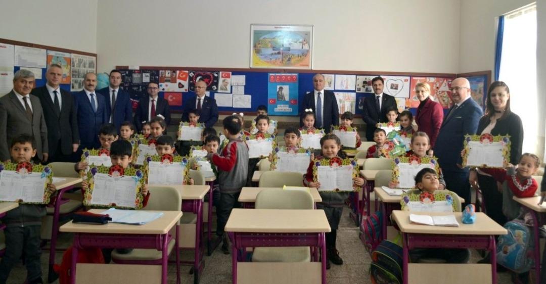 Manisa il&ccedil;elerinde karne sevinci