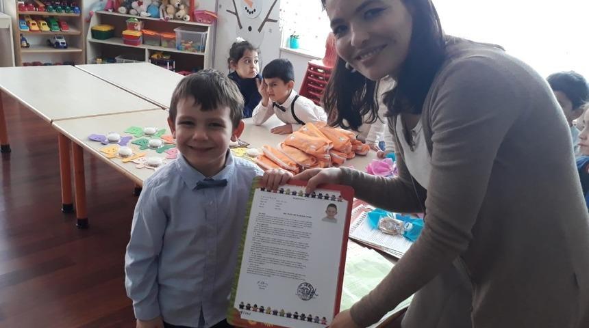 Minikler ilk defa karne heyecanı yaşadı