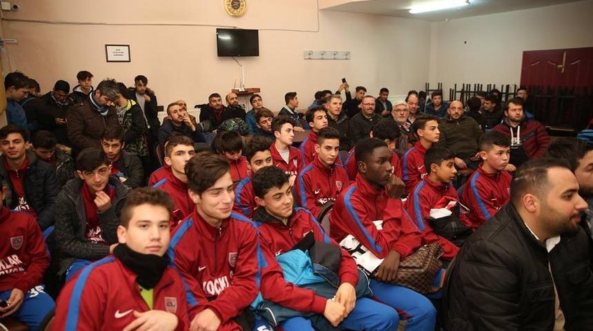 Başkan Dr. Memduh B&uuml;y&uuml;kkılı&ccedil; amat&ouml;r spor kul&uuml;pleri i&ccedil;in &ouml;zel birim kuracak