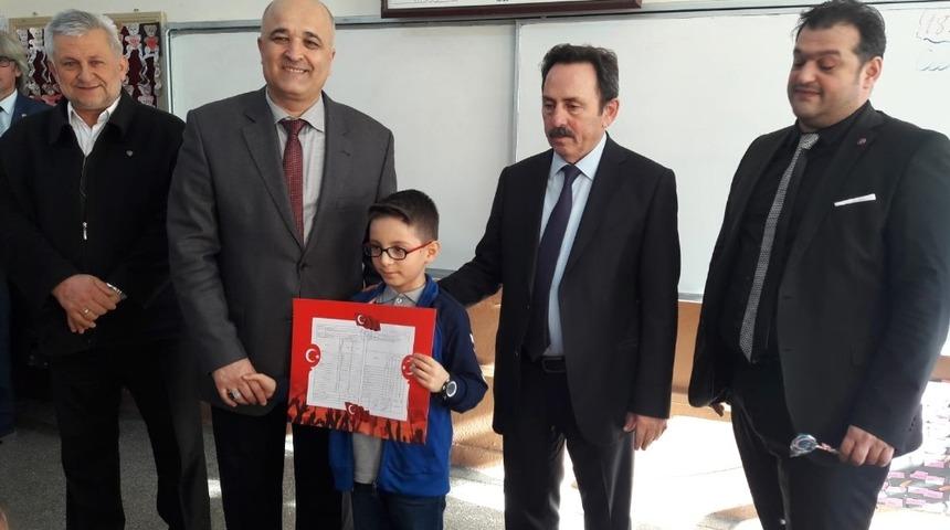 Alaplı&rsquo;da &ouml;ğrencilerin karne sevinci