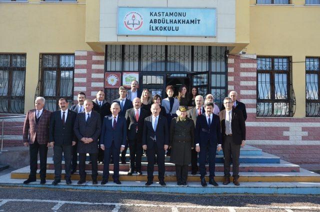 MHP İl Başkanı Aydın, öğrencilerine karne dağıttı