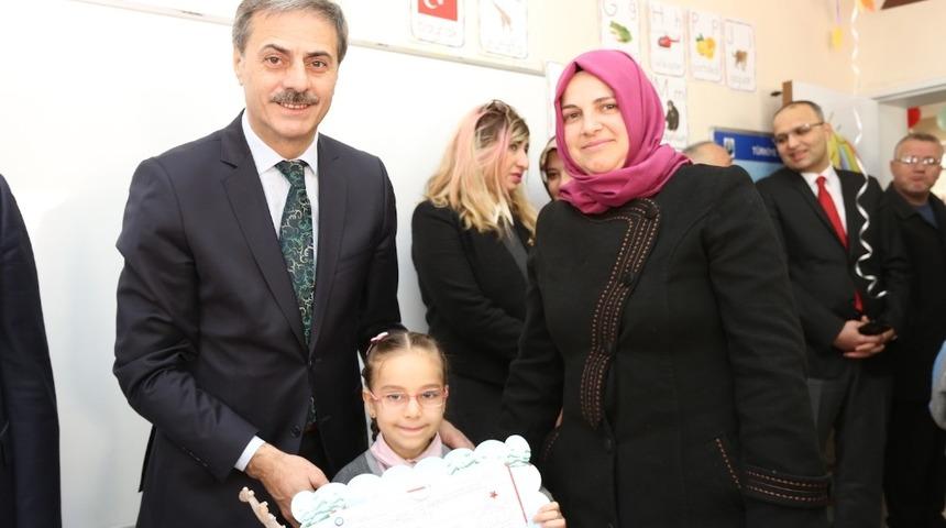 Başkan Alemdar, &ouml;ğrencilerin karne heyecanına ortak oldu