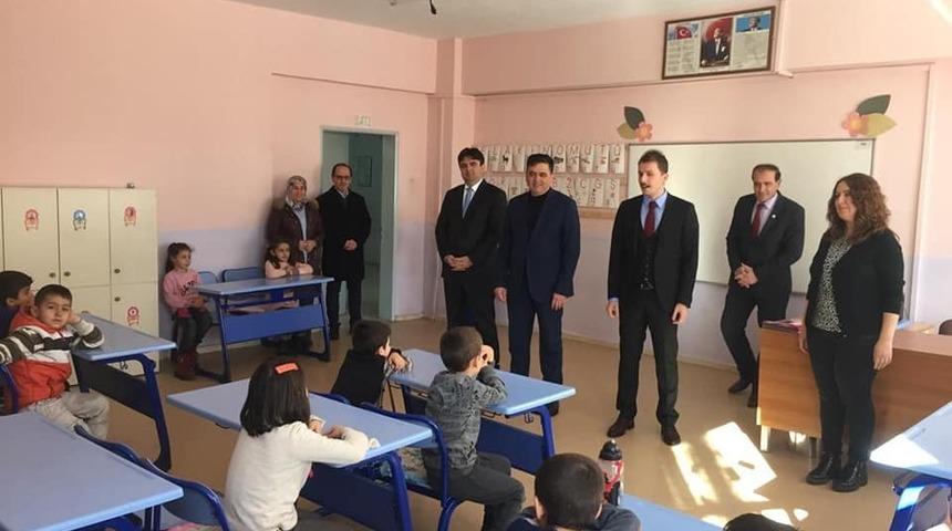 Başkan Yal&ccedil;ın &ouml;ğrencilere karnelerini verdi