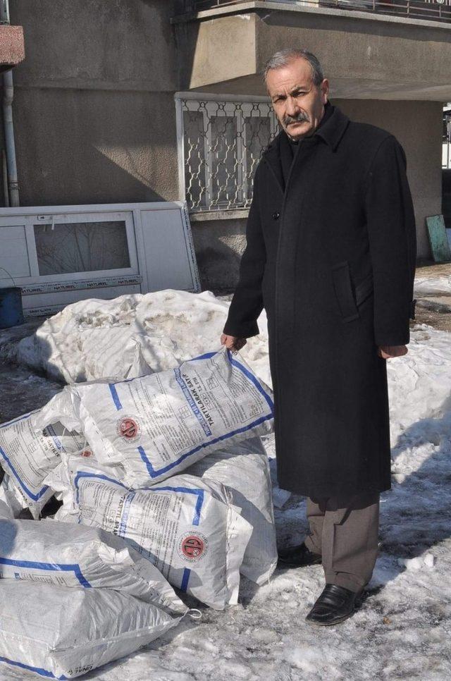 İşsizler Derneği’nin “Kömür Kampanyası”na destek