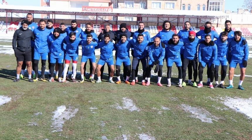 Nevşehir Belediyespor, Yomraspor hazırlıklarını s&uuml;rd&uuml;r&uuml;yor