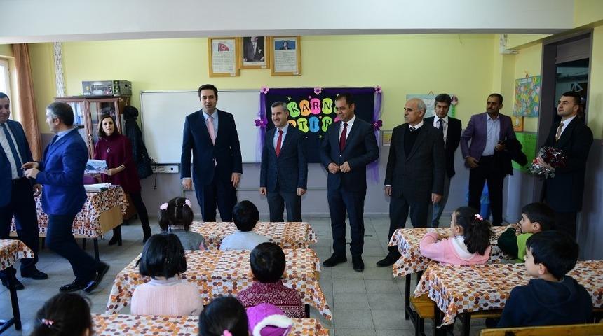 Çınar, miniklerin karne sevincine ortak oldu