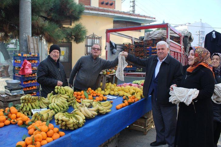 Başkan Ulaş Halk Pazarında file dağıttı G1