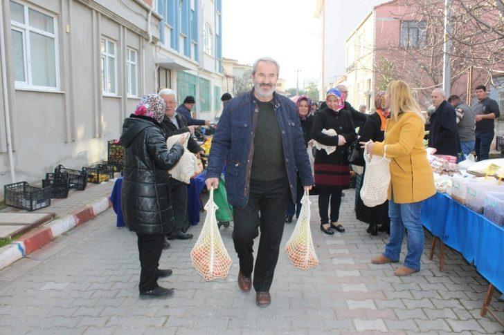 Başkan Ulaş Halk Pazarında file dağıttı G4