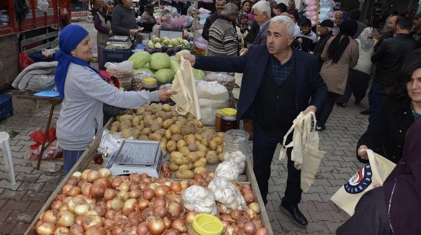 Demre&rsquo;de vatandaşlara bez &ccedil;anta dağıtımı yapıldı
