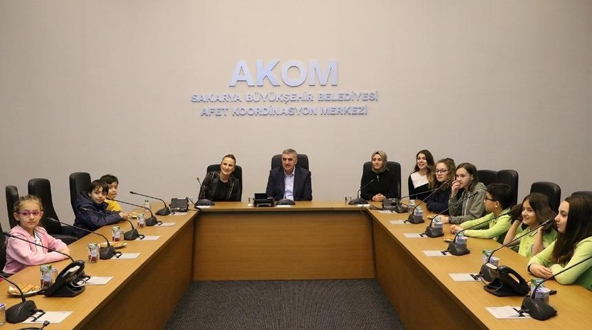 Başkan To&ccedil;oğlu, &ouml;ğrencilerle bir araya geldi