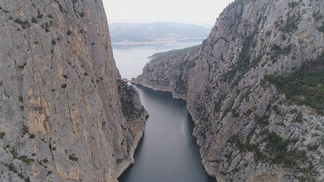 Türkmen gencin cesedi bugün de kayalıklardan alınamadı