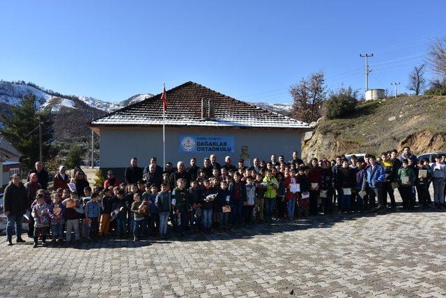 Başkan Ali Uçak’tan öğrencilere karne hediyesi