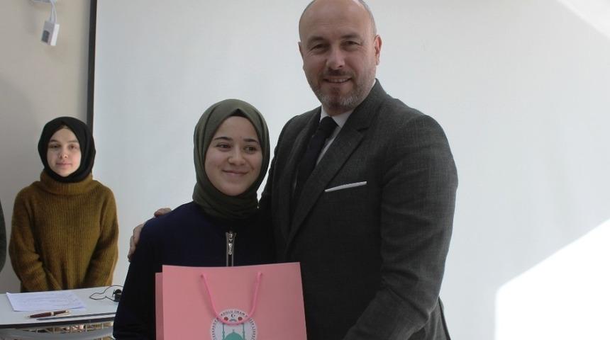 Başkan Togar, &ouml;ğrencilerin karne heyecanına ortak oldu