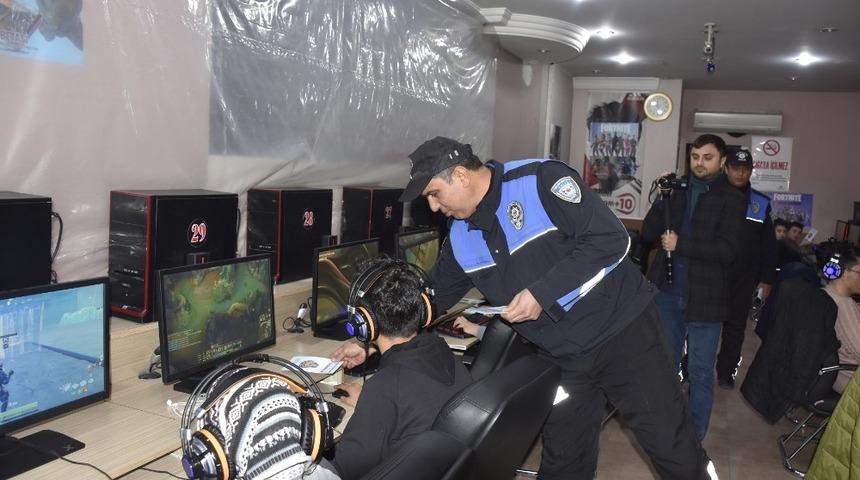 Adana&rsquo;da okul &ouml;nlerinde denetimler s&uuml;r&uuml;yor