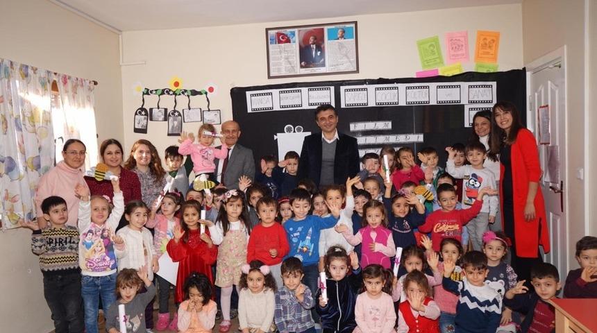 Başkan Sel&ccedil;uk &ccedil;ocukların karne sevincine ortak oldu