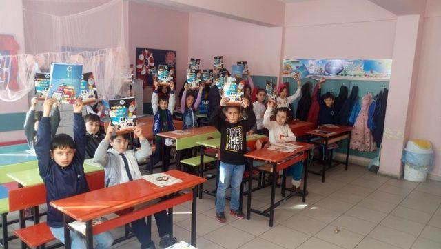 Başkan Can’dan çocuklara “Pıtırcık Bilim ve Robotlar” dergisi