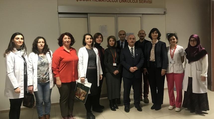 ESOG&Uuml; Hastanesi&rsquo;nde yatan &ccedil;ocukların karne heyecanı