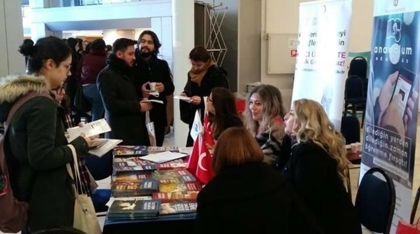Anadolu &Uuml;niversitesi A&ccedil;ık&ouml;ğretim sistemi İzmir&rsquo;de Educaturk Eğitim Fuarı&rsquo;nda