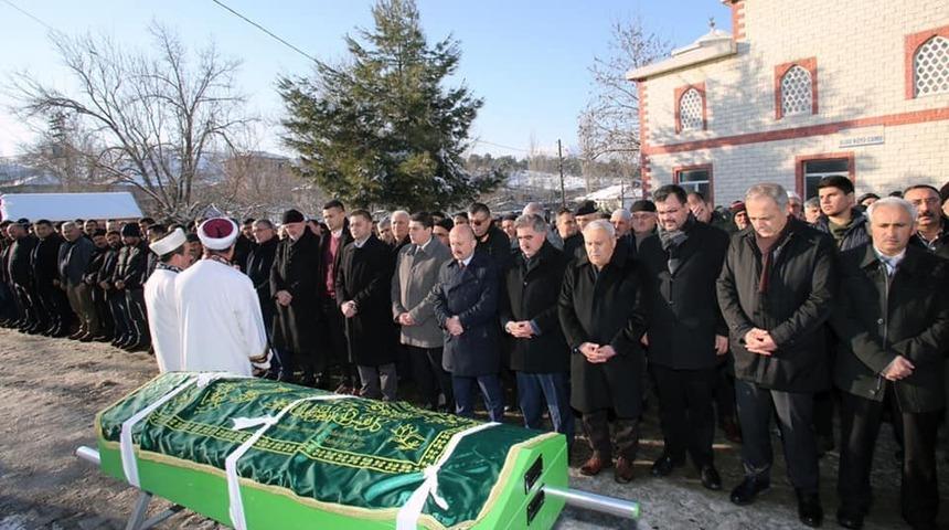 G&ouml;yn&uuml;cek Belediye Başkanı Şahin&rsquo;in baba acısı