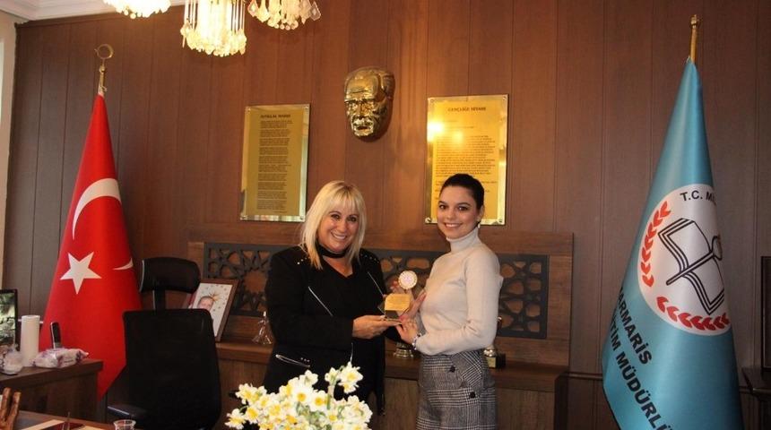 T&uuml;rkiye&rsquo;nin en gen&ccedil; yazarı Demiriz&rsquo;den &ouml;ğrencilere yazarlık dersi