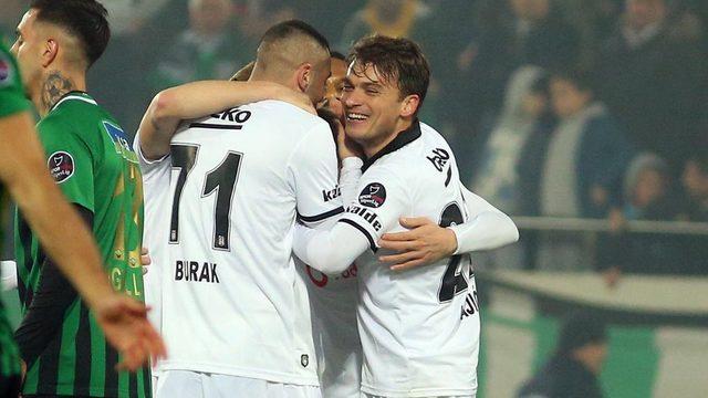 Beşiktaş Akhisarspor'u rahat yendi; Akhisarspor kural hatası yaptı: 3-1
