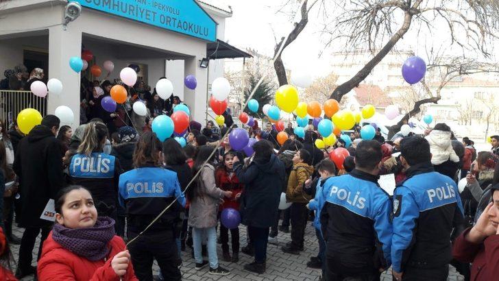 Cumhuriyet Ortaokulu’nda karne heyecanı G3