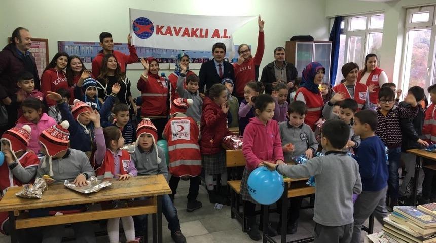 Kavaklı Anadolu Lisesi’nden ’Bir Çocuk Gülerse Dünya Güler’ projesi
