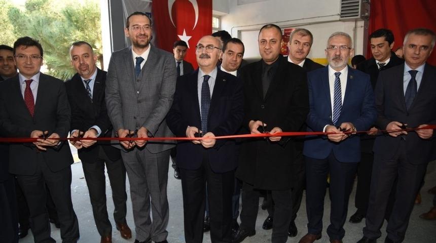 Meslek lisesine sıfır kilometre araç bağışlandı