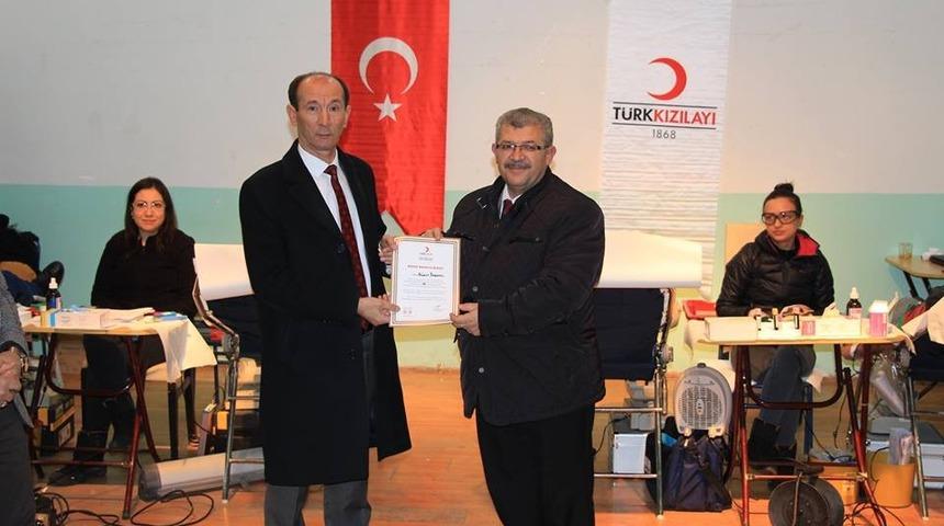 Kan bağış&ccedil;ıları &ouml;d&uuml;llendirildi