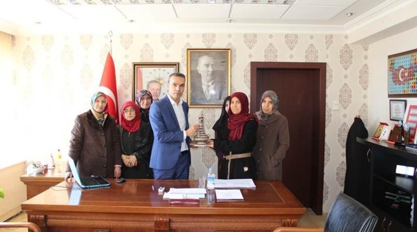 Emet Kadın Girişimciler Kooperatifi  &uuml;yeleri Kaymakam &Ccedil;i&ccedil;ek&rsquo;i ziyaret etti