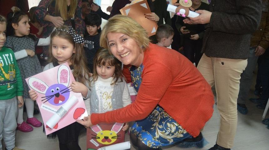 Minikler ilk kez karne heyecanı yaşadı