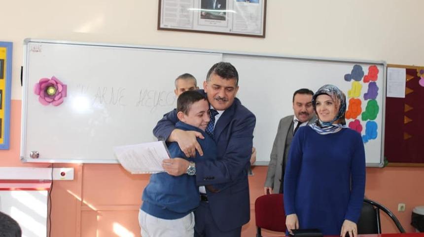 M&uuml;d&uuml;r Atinkaya&rsquo;dan &ouml;ğrencilere "tatilde kitap okuyun" tavsiyesi