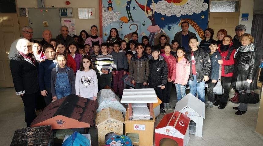 K&uuml;&ccedil;&uuml;k eller &lsquo;kedi kul&uuml;besi&rsquo; yaptı