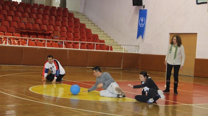 Zilli top iyilik için döndü