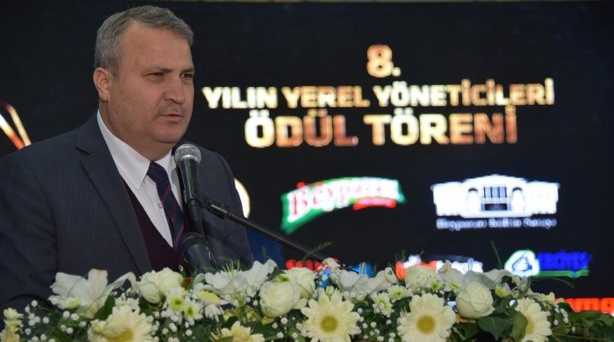 Başkan &Ccedil;er&ccedil;i, &rsquo;T&uuml;rkiye&rsquo;de Yılın Yerel Y&ouml;neticisi&rsquo; &ouml;d&uuml;l&uuml;n&uuml; aldı