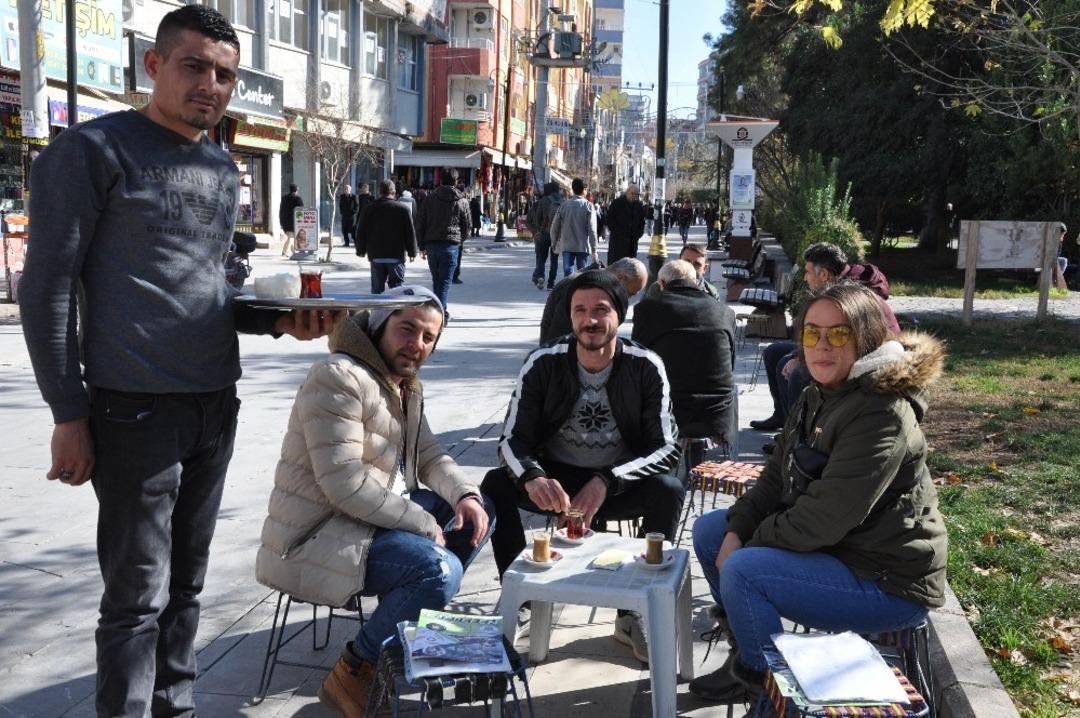 Kızıltepe&rsquo;de 60 g&uuml;nl&uuml;k yağışlardan sonra bahardan kalma g&uuml;nler yaşanıyor