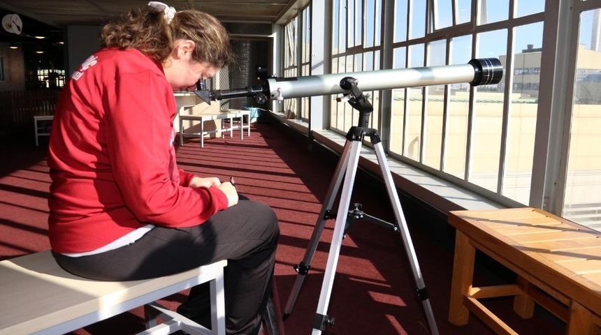 Cemil Meri&ccedil; &ouml;ğrencileri gezegenleri izledi