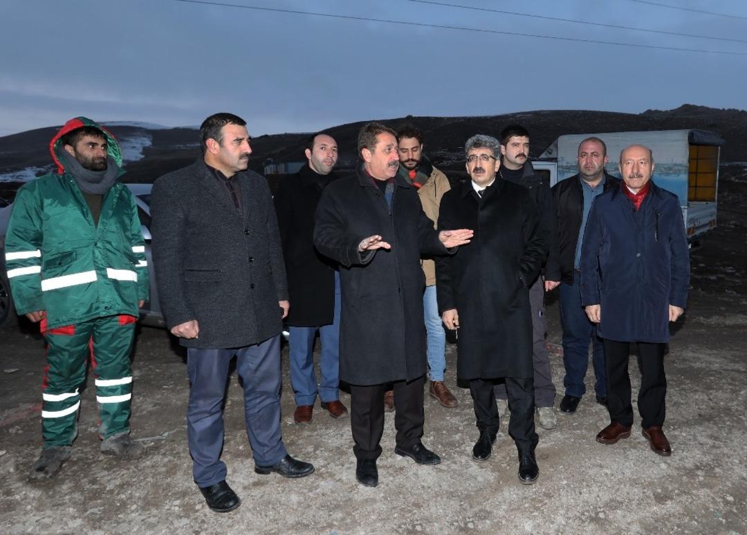 Vali Bilmez &ccedil;&ouml;p alanında incelmelerde bulundu