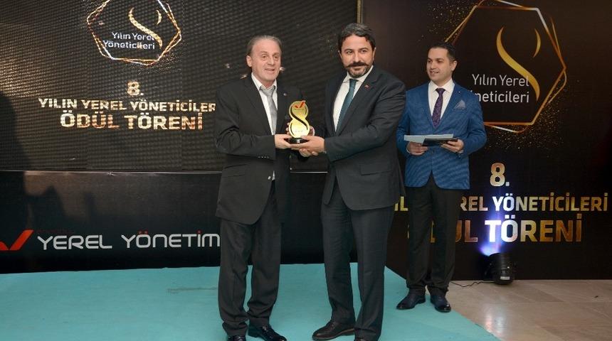 Başkan Kalın&rsquo;a &rsquo;Yılın Yerel Y&ouml;neticisi&rsquo; &ouml;d&uuml;l&uuml;