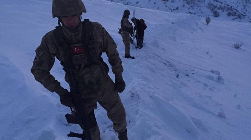 Hasta kadının imdadına Mehmet&ccedil;ik yetişti